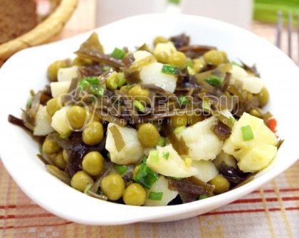 Салат с морской капустой и картофелем