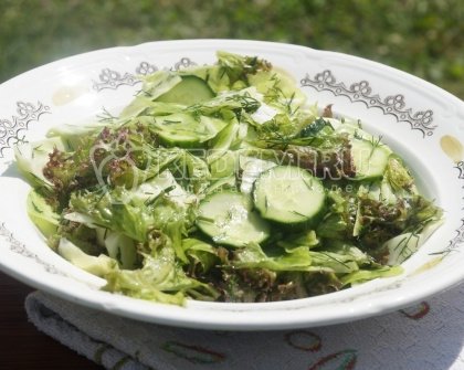 Салат с капустой и огурцом