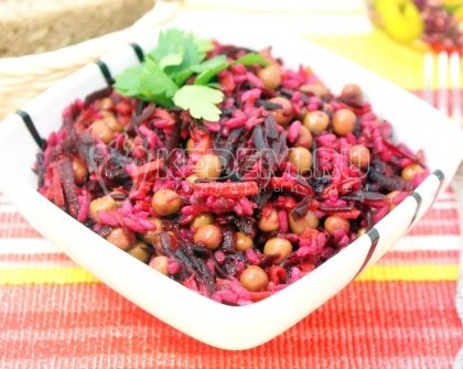 Салат со свеклой и рисом