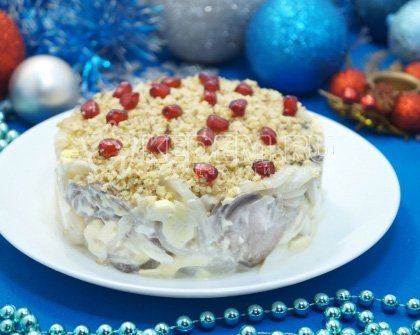 Салат с кальмарами и шампиньонами «Зимний вечер»