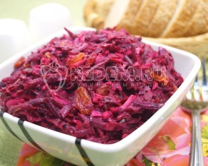 Салат из свеклы с чесноком и изюмом