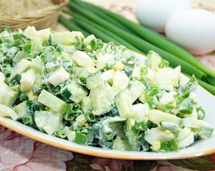 Салат с огурцом и яйцом