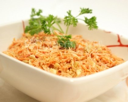 Салат с морковью и грецкими орехами