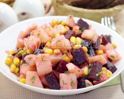 Салат со свеклой и кукурузой