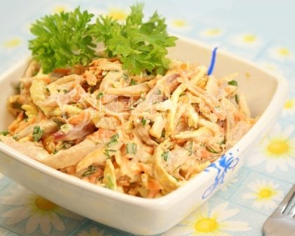 Салат с морковью курицей и яйцами