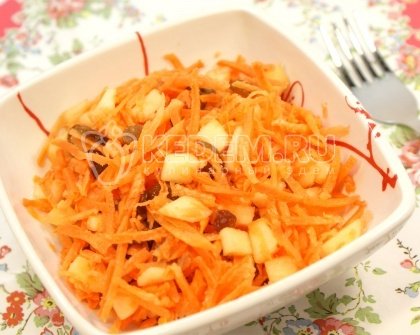 Морковно-фруктовый салат с изюмом