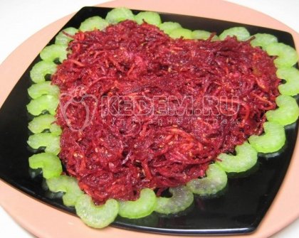 Салат из овощей с яблочком и кунжутом