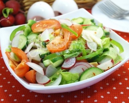 Овощной салат из свежих овощей с редисом